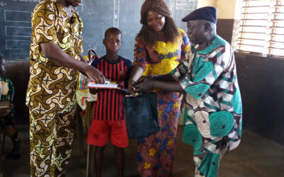 Remise solennelle de kits scolaires aux écoliers orphelins de l’arrondissement de Gouka, commune de Bantè.